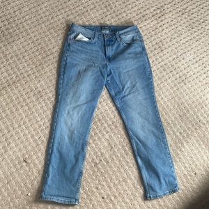 Lee straight leg mid rise jeans. Size 6